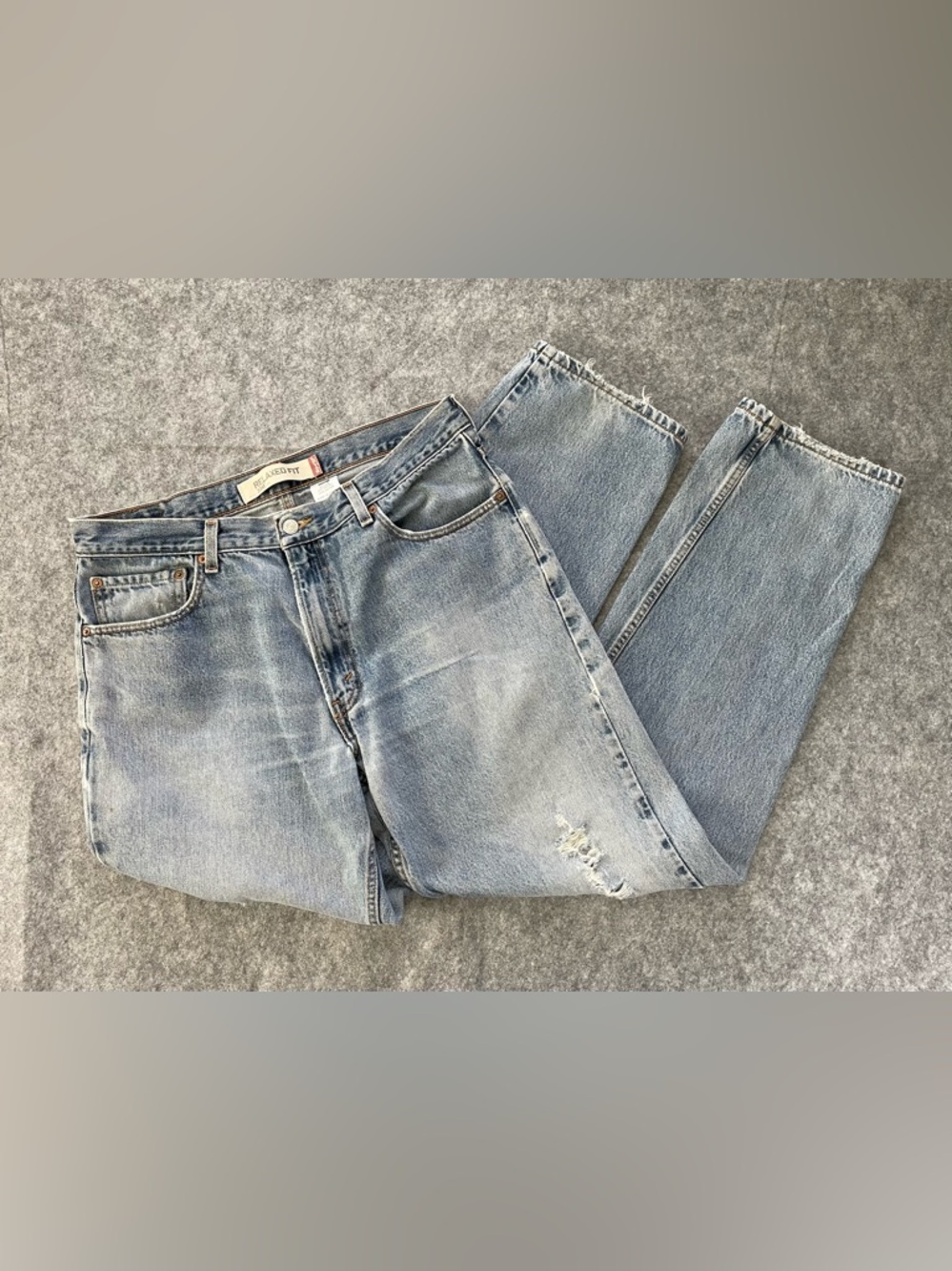 Levis 550 Relaxed Fit Jeans Mens 36x34 Blue Light Wash Distressed 100% Cotton - Picture 2 of 16